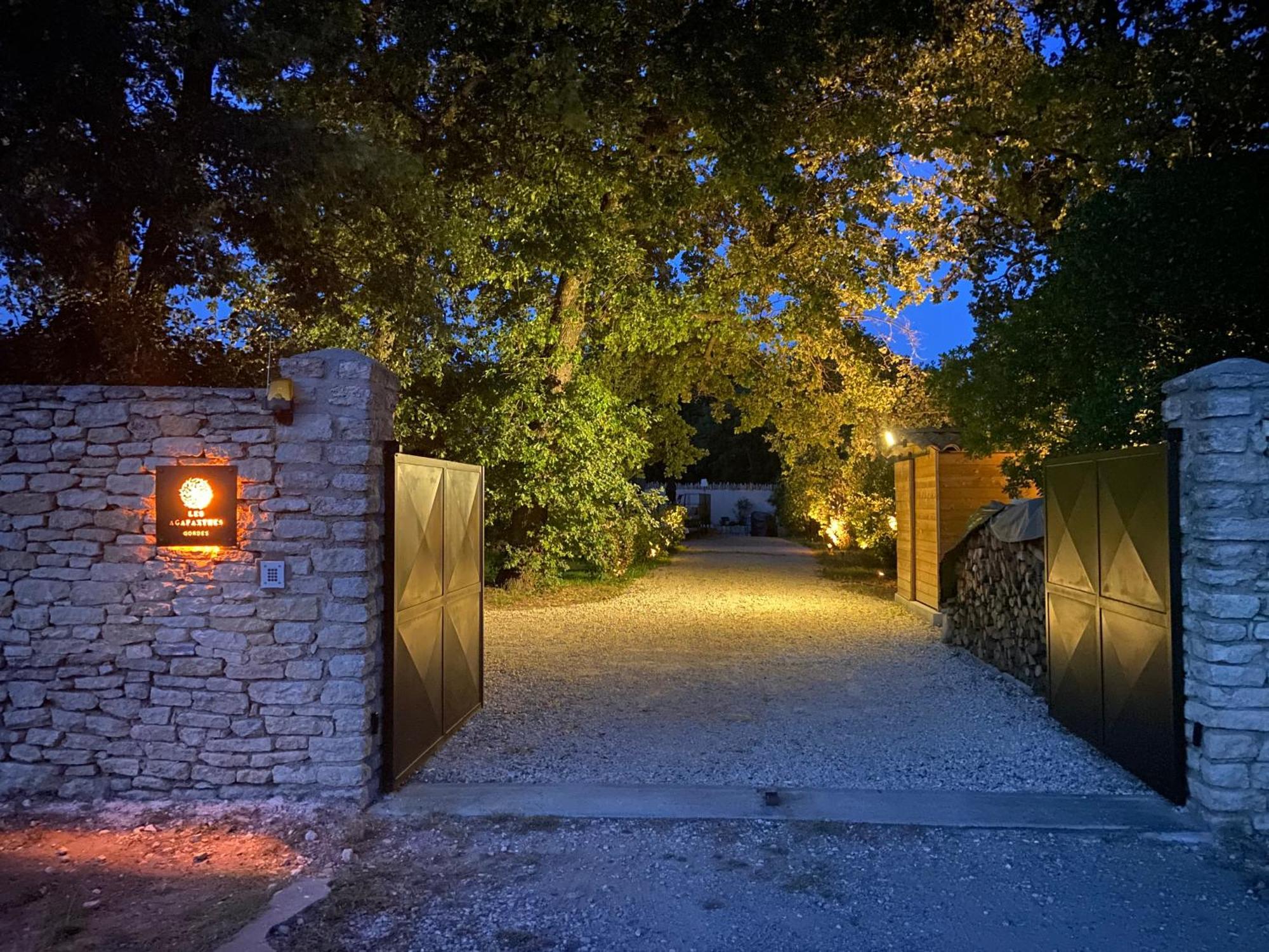 Les Agapanthes De Gordes Villa Luaran gambar